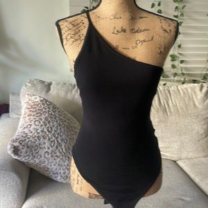 One shoulder knit VICI black snap bottom bodysuit